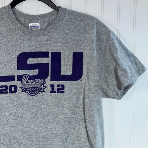 LSU 2012 Chick-fil A ACC Vs Sec Bowl Tee Men Medium Gray Short Sleeve Gildan - Picture 3 of 6